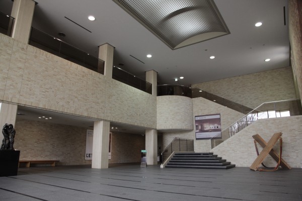 三重県立美術館