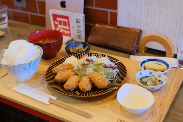 窪川駅 しまんとえきめし FORMにて カキフライ