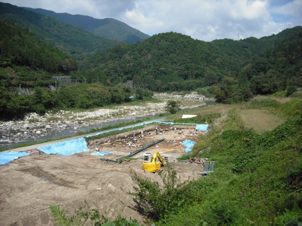 島遺跡の全景（飛騨市宮川町塩屋）
