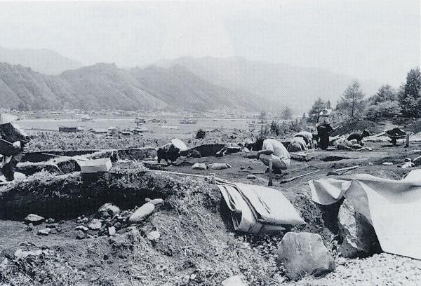 中野山越遺跡の発掘調査風景（飛騨市古川町中野）