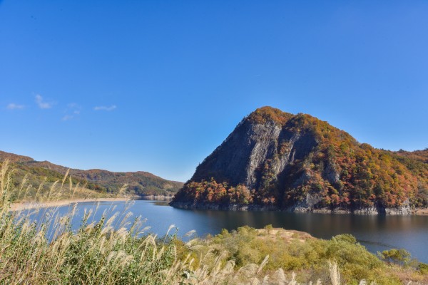 紅葉の奥州湖
