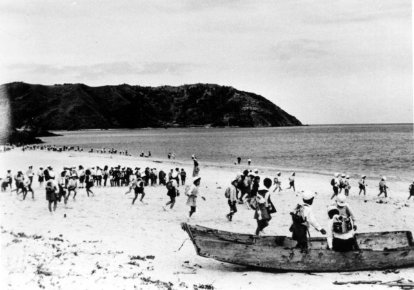 奄美小学校遠足_朝仁海岸（昭和43年）