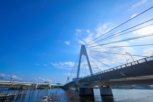 大師橋と青空