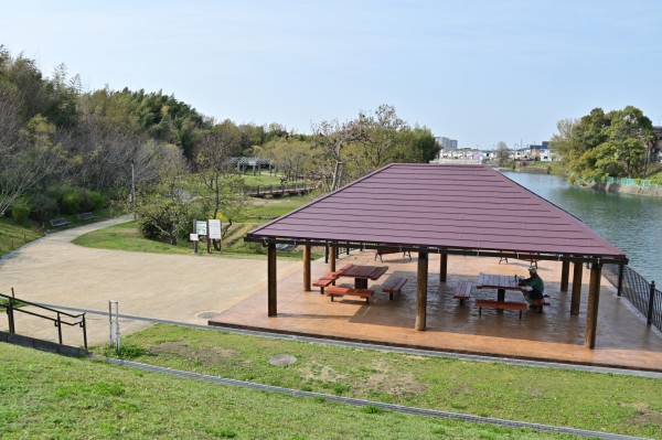 副池オアシス公園と東屋