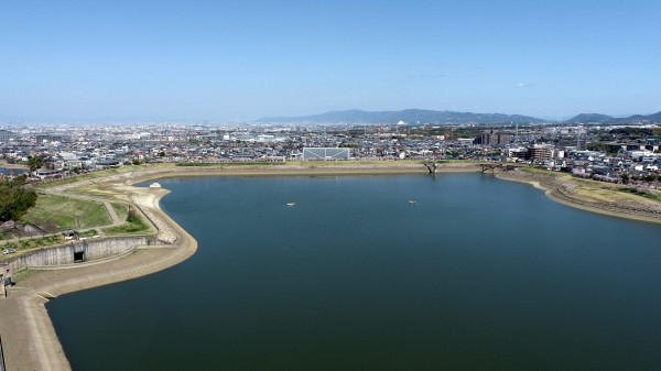 国史跡　日本最古のダム式ため池「狭山池」と「狭山池博物館」